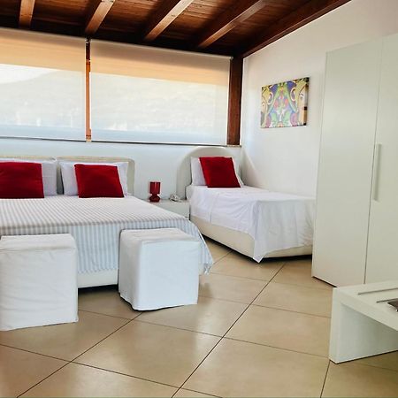 Riviera Ionica Aparthotel Santa Teresa Di Riva Buitenkant foto