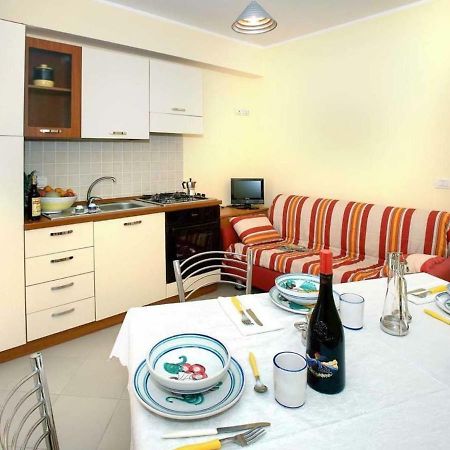Riviera Ionica Aparthotel Santa Teresa Di Riva Buitenkant foto