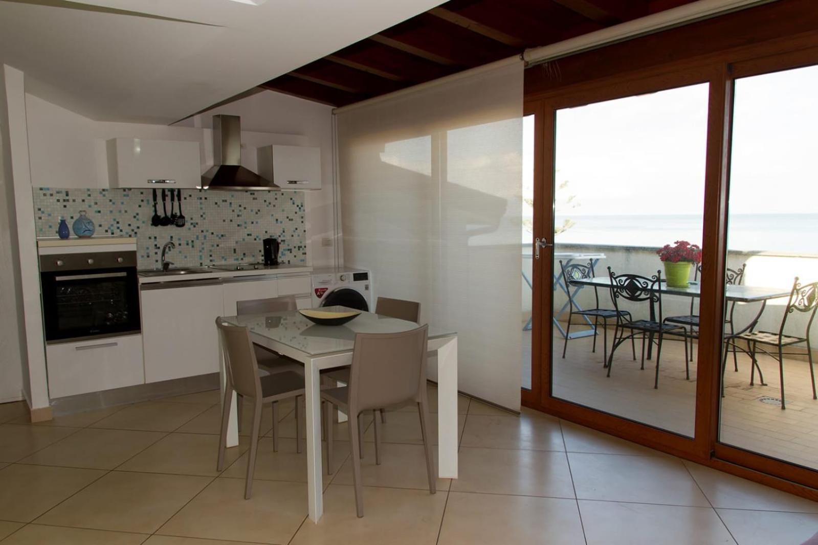 Riviera Ionica Aparthotel Santa Teresa Di Riva Buitenkant foto