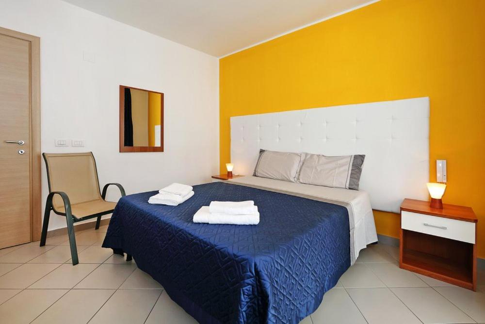 Riviera Ionica Aparthotel Santa Teresa Di Riva Buitenkant foto