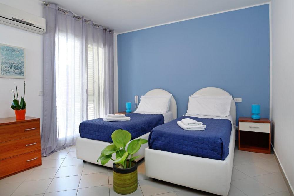 Riviera Ionica Aparthotel Santa Teresa Di Riva Buitenkant foto