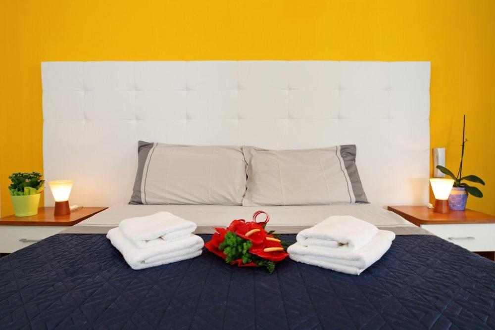 Riviera Ionica Aparthotel Santa Teresa Di Riva Buitenkant foto