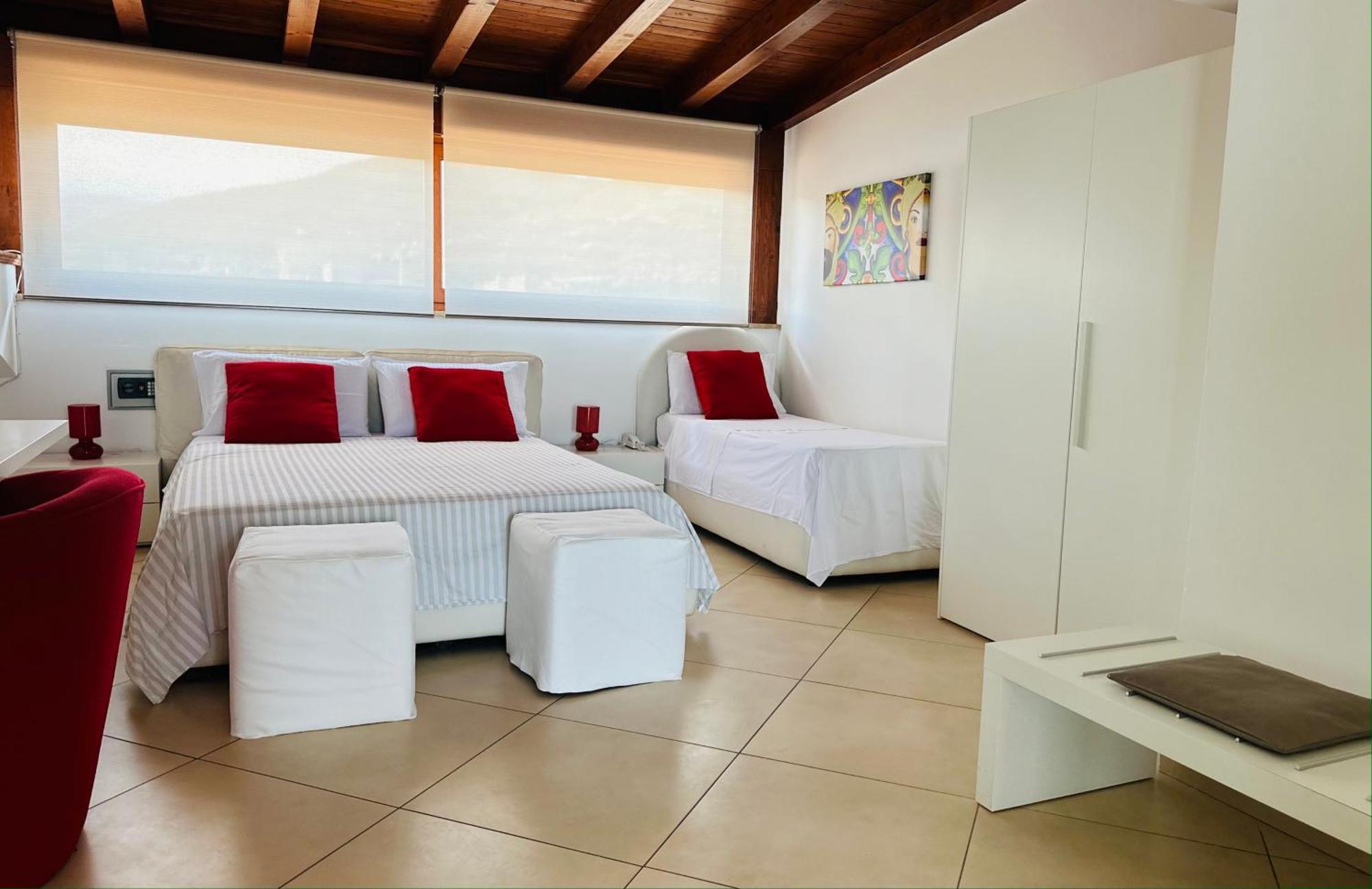 Riviera Ionica Aparthotel Santa Teresa Di Riva Buitenkant foto