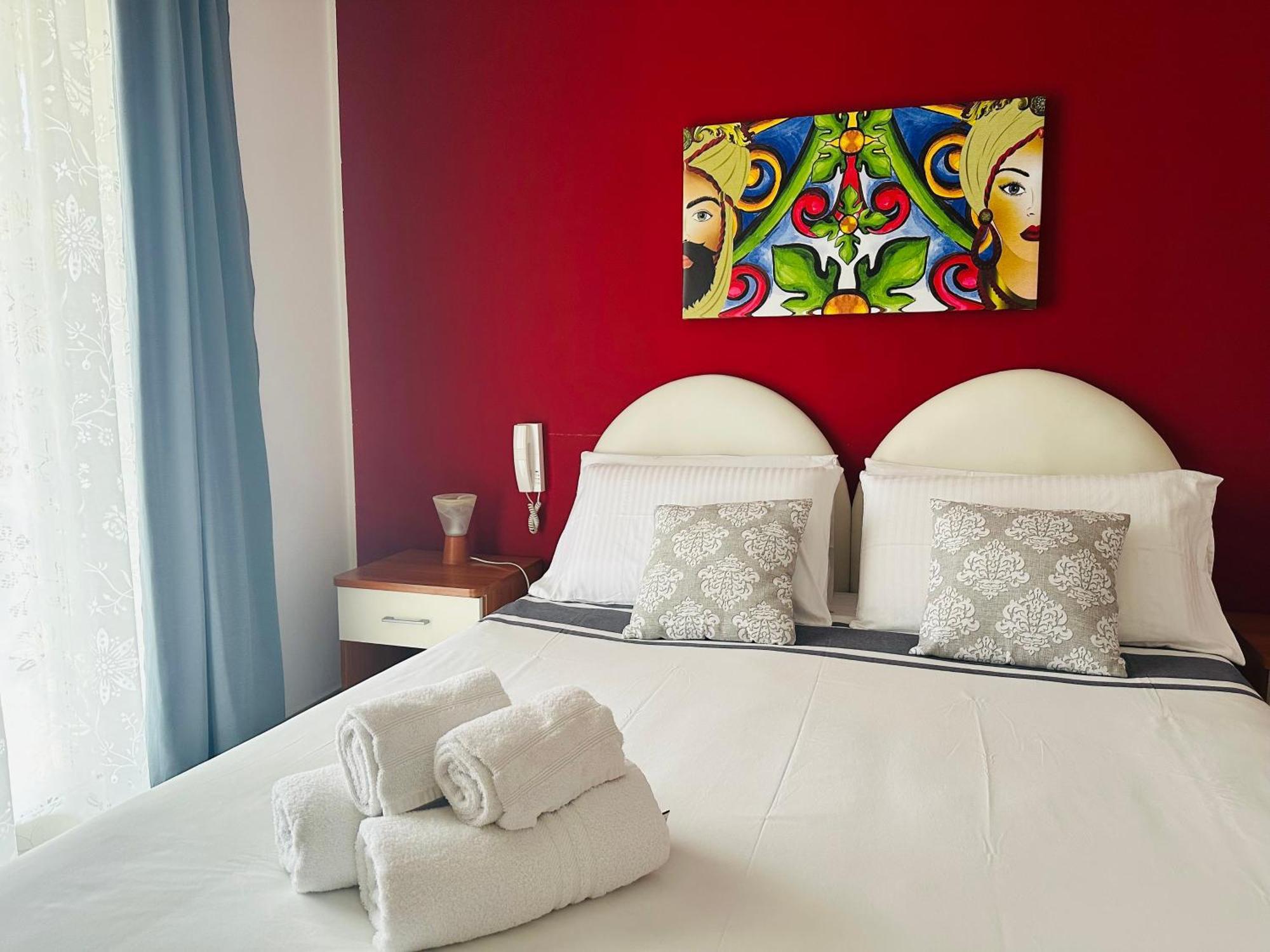Riviera Ionica Aparthotel Santa Teresa Di Riva Buitenkant foto