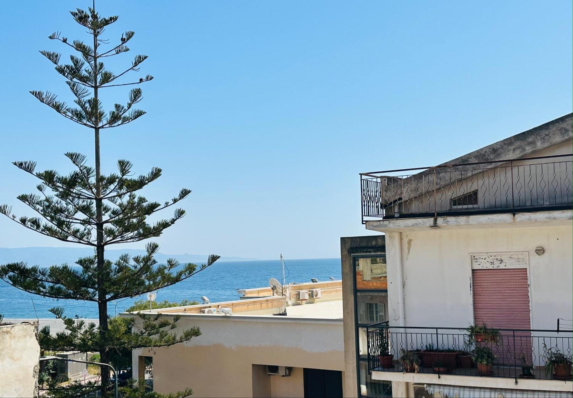 Riviera Ionica Aparthotel Santa Teresa Di Riva Buitenkant foto