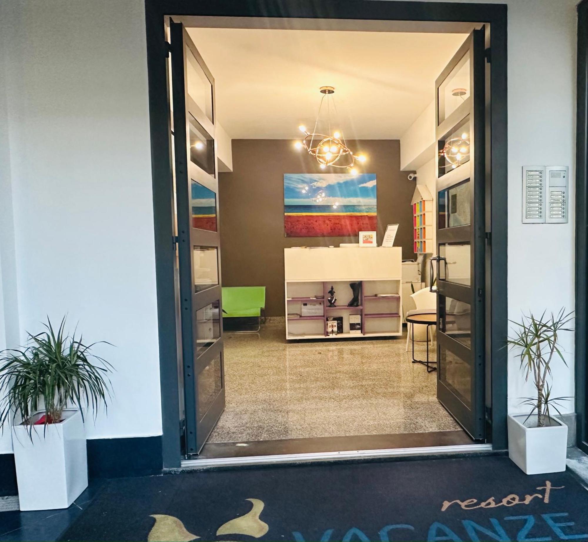 Riviera Ionica Aparthotel Santa Teresa Di Riva Buitenkant foto