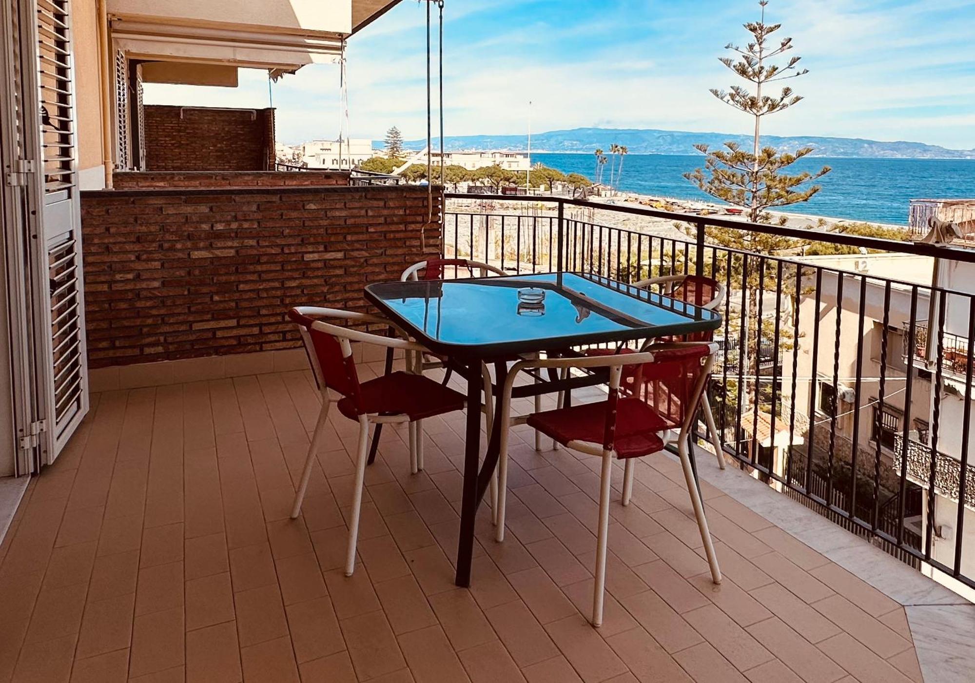 Riviera Ionica Aparthotel Santa Teresa Di Riva Buitenkant foto